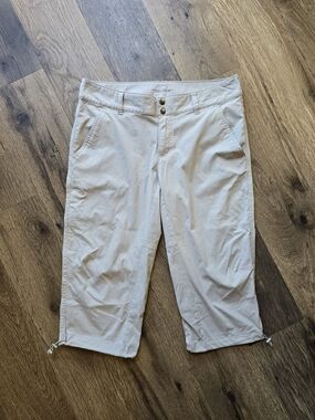 Columbia Light Beige Outdoor Repellent Capri with Logo